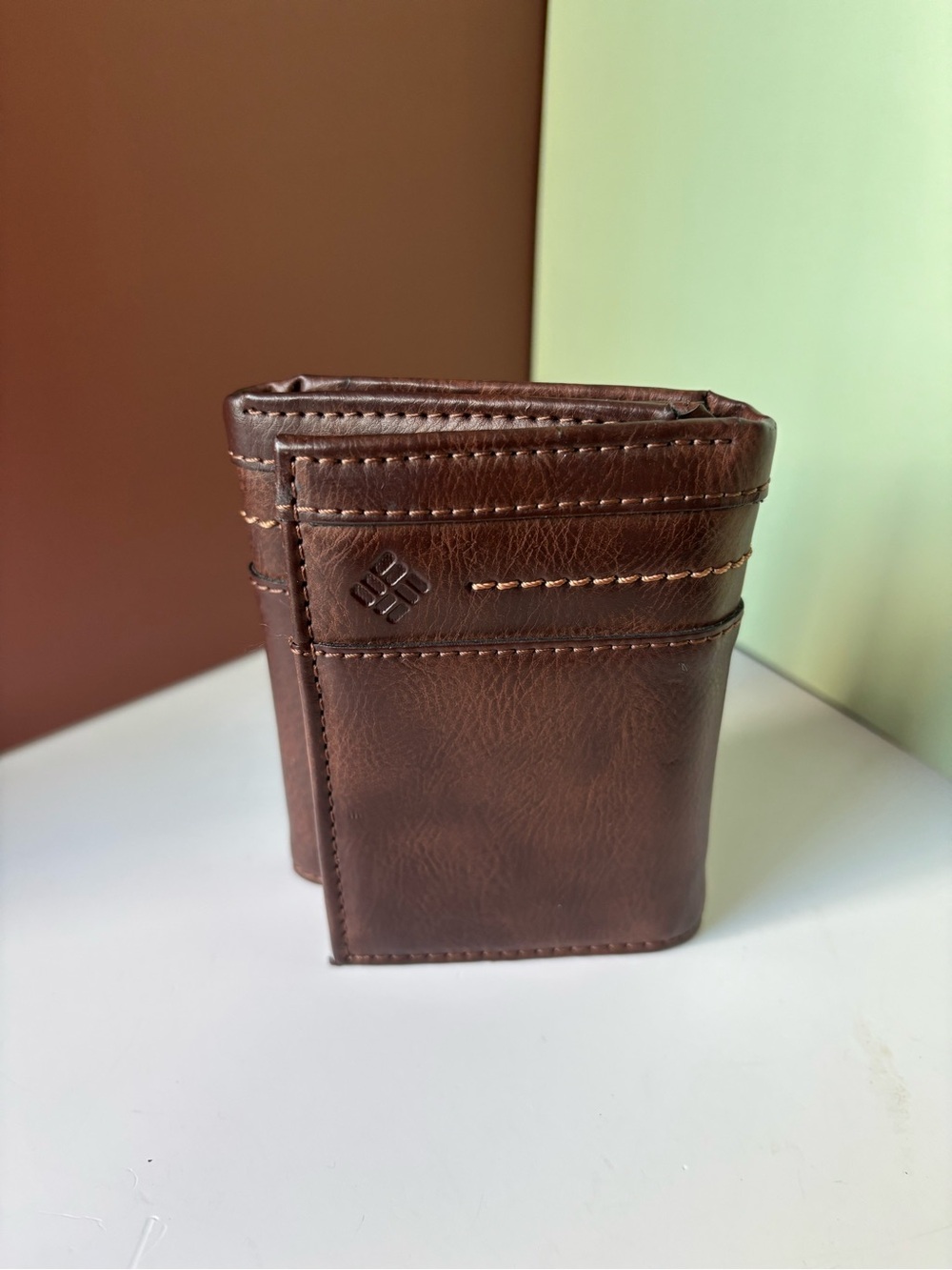 COLUMBIA Men’s Brown Leather Tri-Fold Wallet